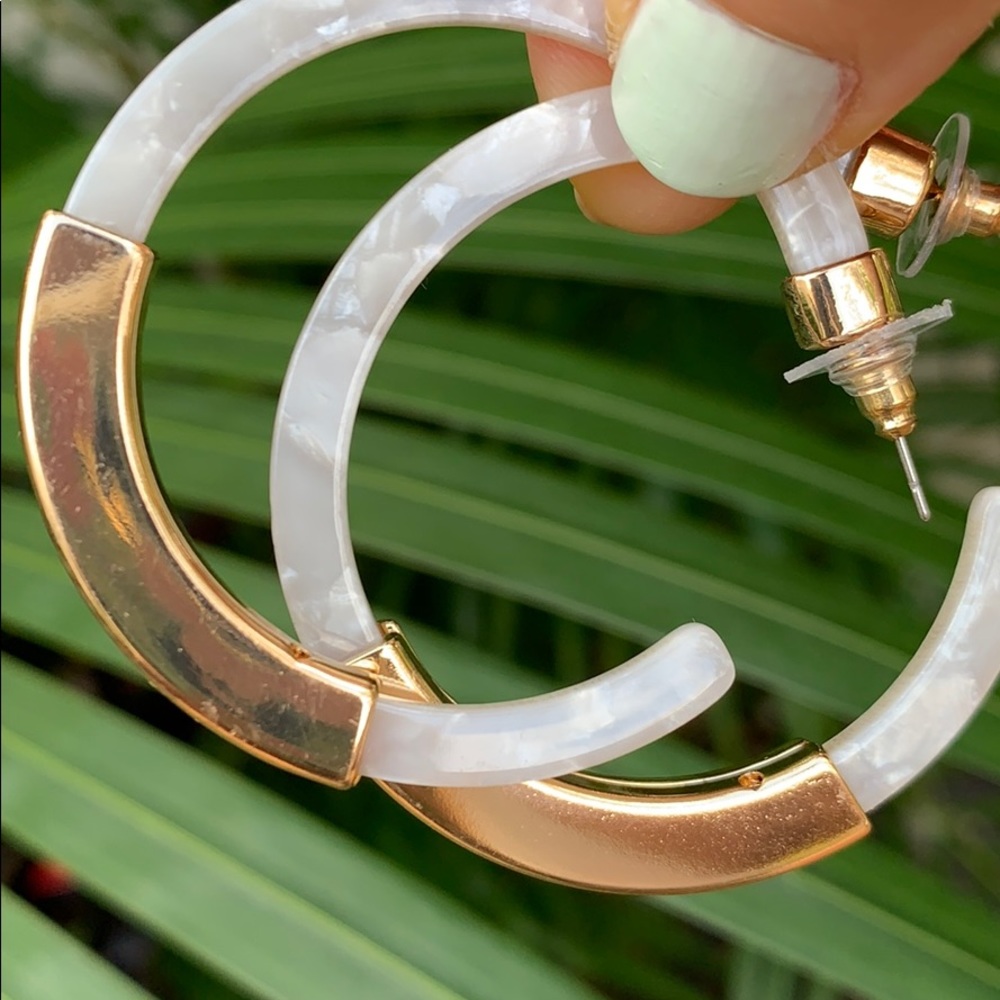 🔥Super Cute Acrylic Hoop Earrings🔥